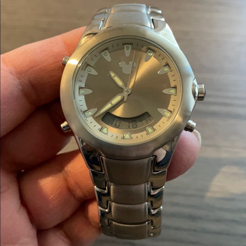 Disney Mickey Mouse Watch - Picture 1 of 4